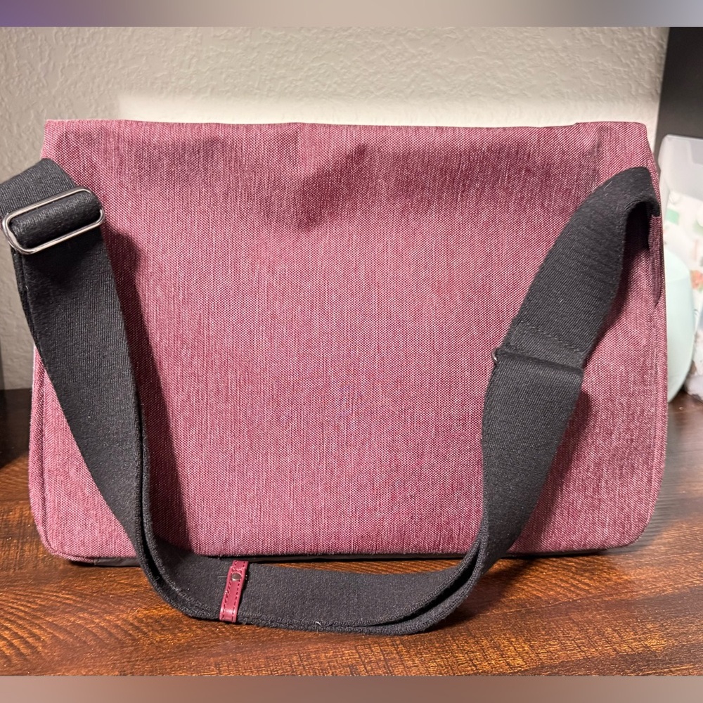 Evernote × AbrAsus Triangle Commuter Bag - Picture 5 of 15
